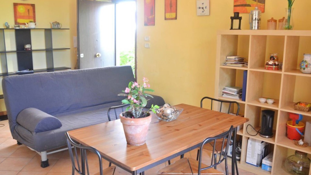 Ercolano Apartment | Apartment An on the first floor in a villa with garden, parking and Wi-Fi