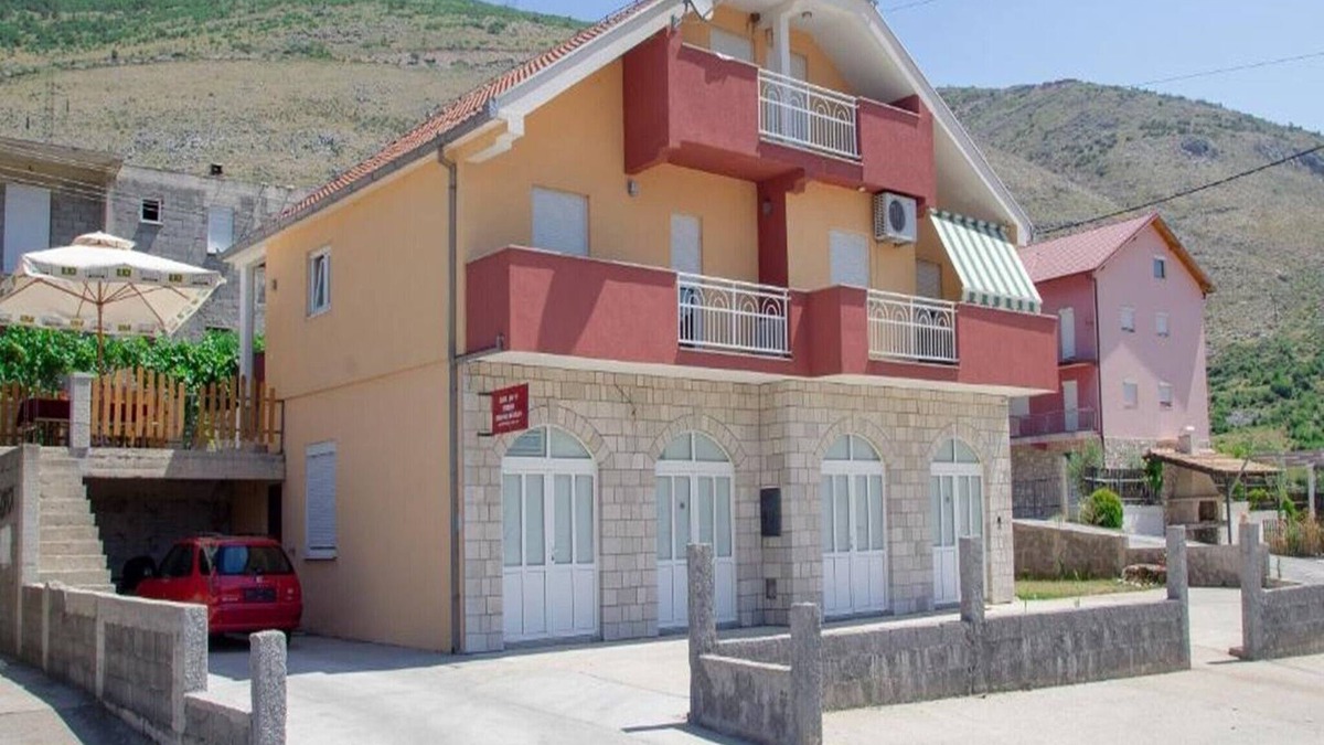 Trebinje Apartment | Apartment Ana-Marija - Two Bedroom Apartment with Balcony