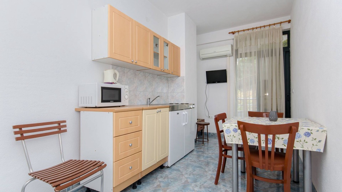 Bili brig Apartment | Apartment and Rooms Ivan (45191-A7) - Makarska