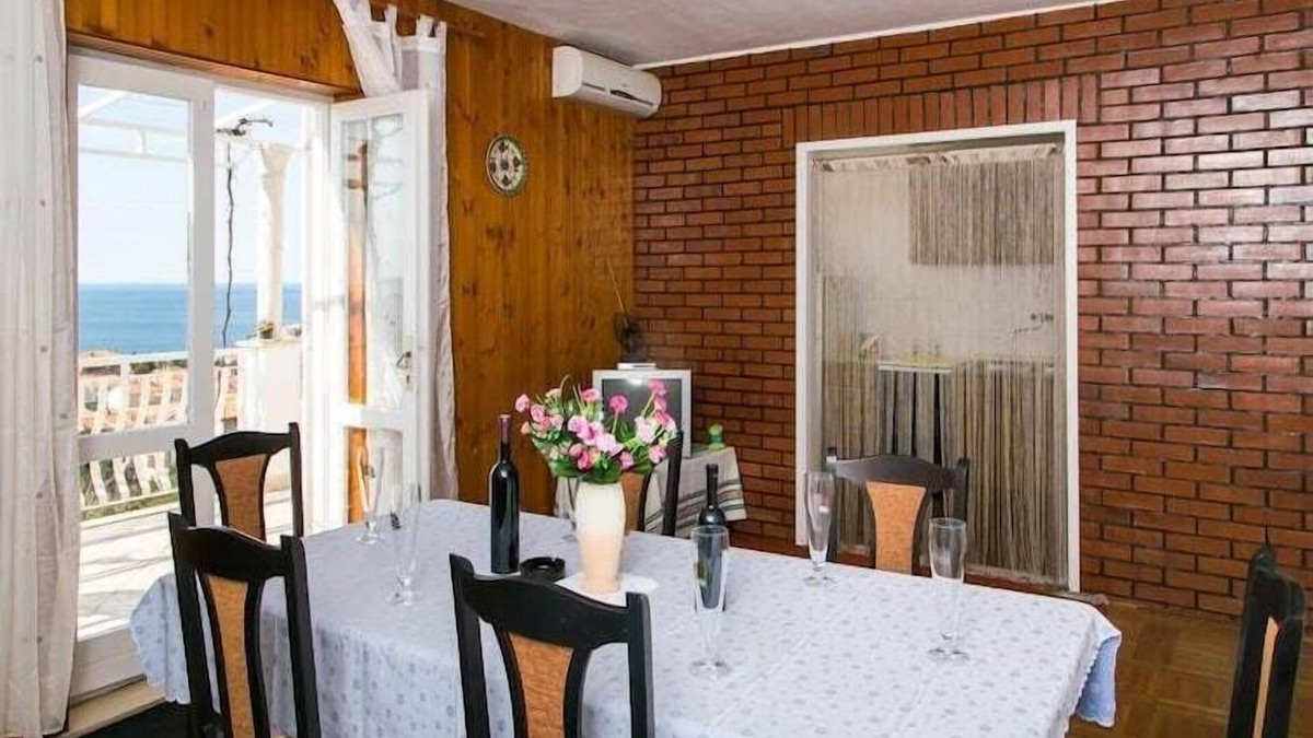 Gornji Kono Apartment | Apartment Angelina - Three Bedroom Apartment with Balcony and Sea View