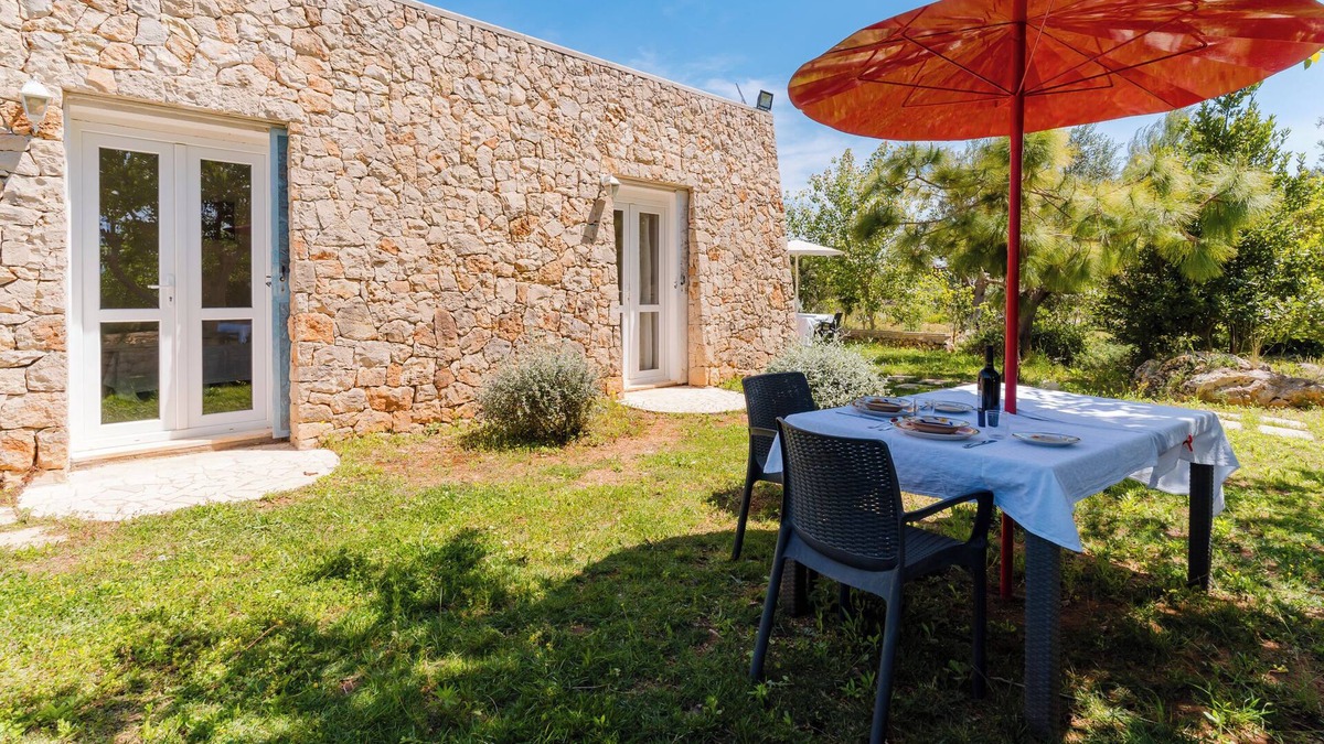 Tuglie Apartment | Apartment 'Angolo Cottura' with Shared Pool, Wi-Fi and Air Conditioning