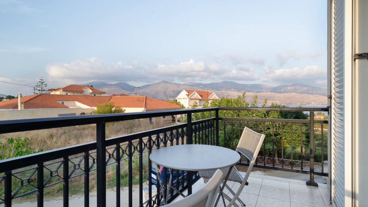 Lixouri Apartment | Apartment 'Anna's House 4 Lixouri Kefalonia' with Sea View and Air Conditioning
