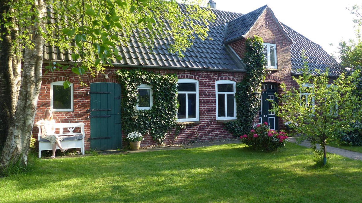Lutjenholm Apartment | Apartment 'Antikhuus' with Private Terrace, Private Garden and Wi-Fi