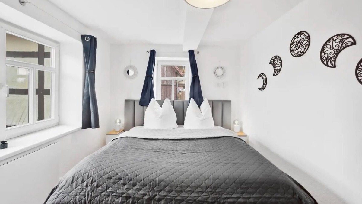 Craula Apartment | Apartment 'Apartments Am Hainich - Elsbeere' with Shared Terrace, Private Garden and Wi-Fi