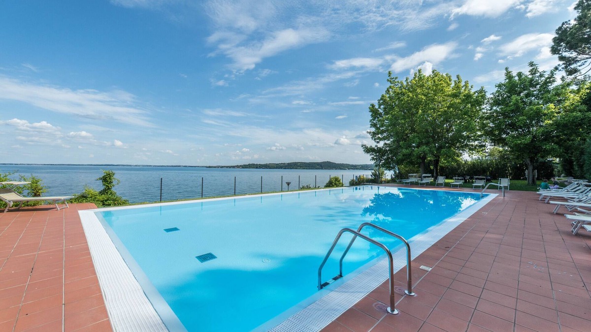 Padenghe sul Garda Apartment | Apartment 'Appartamento Sogno sul Garda' with Private Pool, Wi-Fi and Air Conditioning