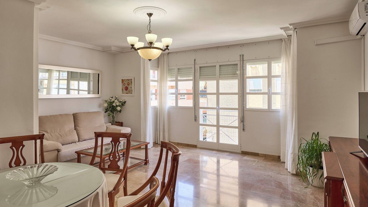Puente Genil Apartment | Apartment 'Apartamento 5 Caballeros' with Balcony, Wi-Fi and Air Conditioning