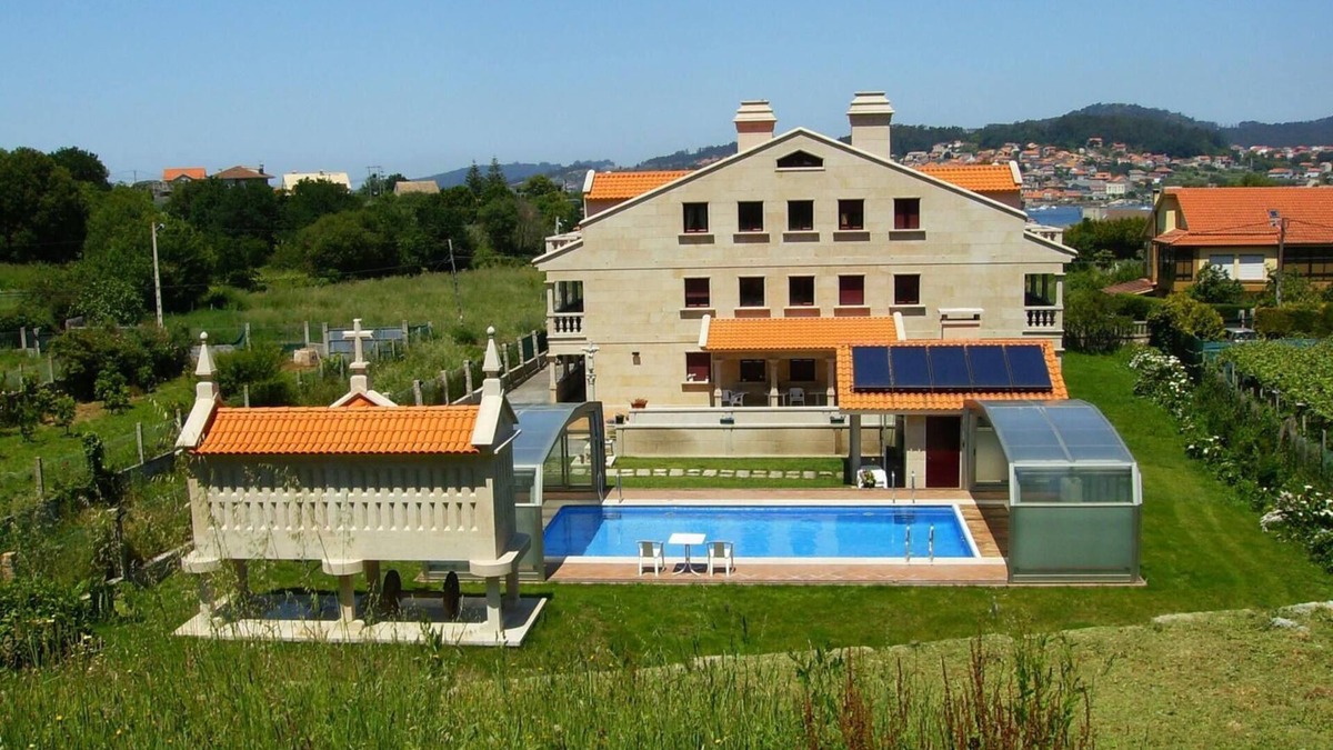 Cangas Apartment | Apartment 'Apartamento 01 Bajo' with Shared Pool, Private Terrace and Wi-Fi