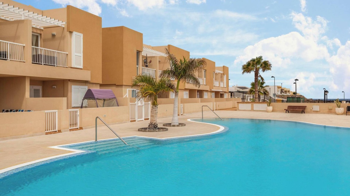 Poris de Abona Apartment | Apartment 'Apartamento El Porís' with Sea View, Shared Pool, Garden & Wi-Fi