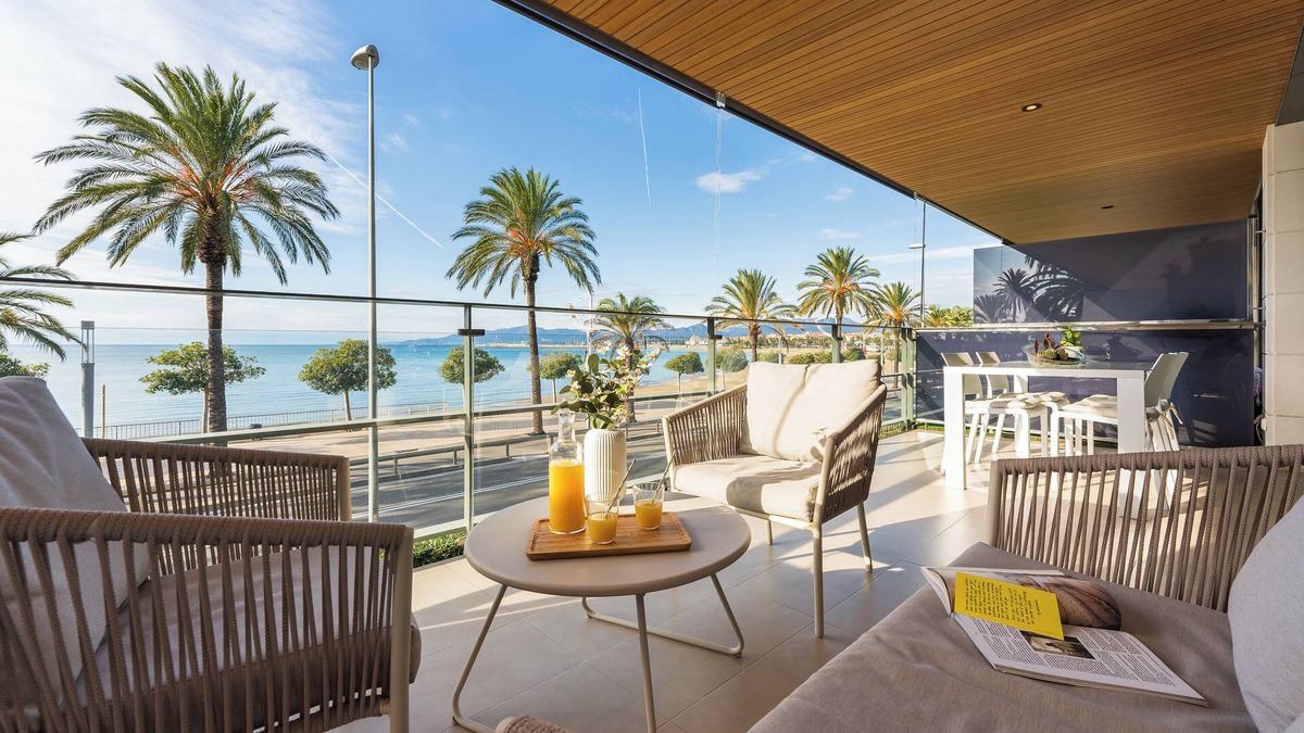Cambrils Apartment | Apartment 'Apartamento Delfin' with Sea View, Wi-Fi and Air Conditioning