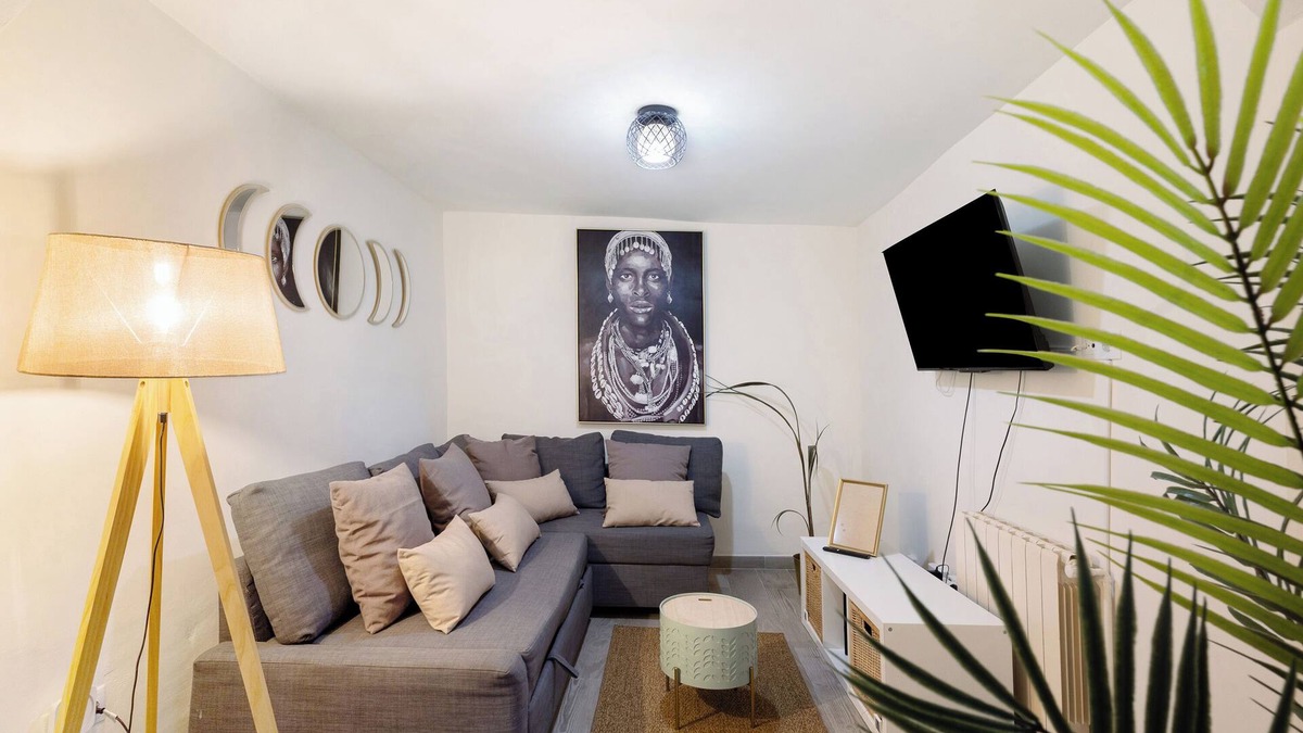 Montgat Apartment | Apartment 'Apartamento Luna' with Wi-Fi and Air Conditioning