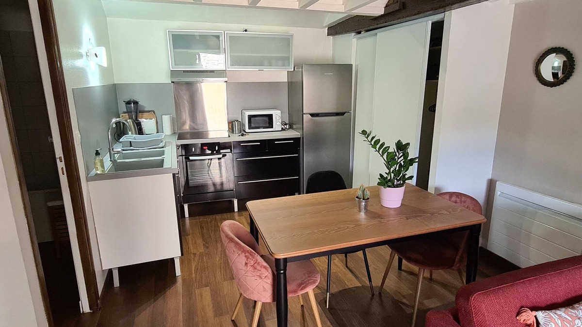 Fontainebleau Apartment | Apartment-Apartment-Ensuite with Bath-City view