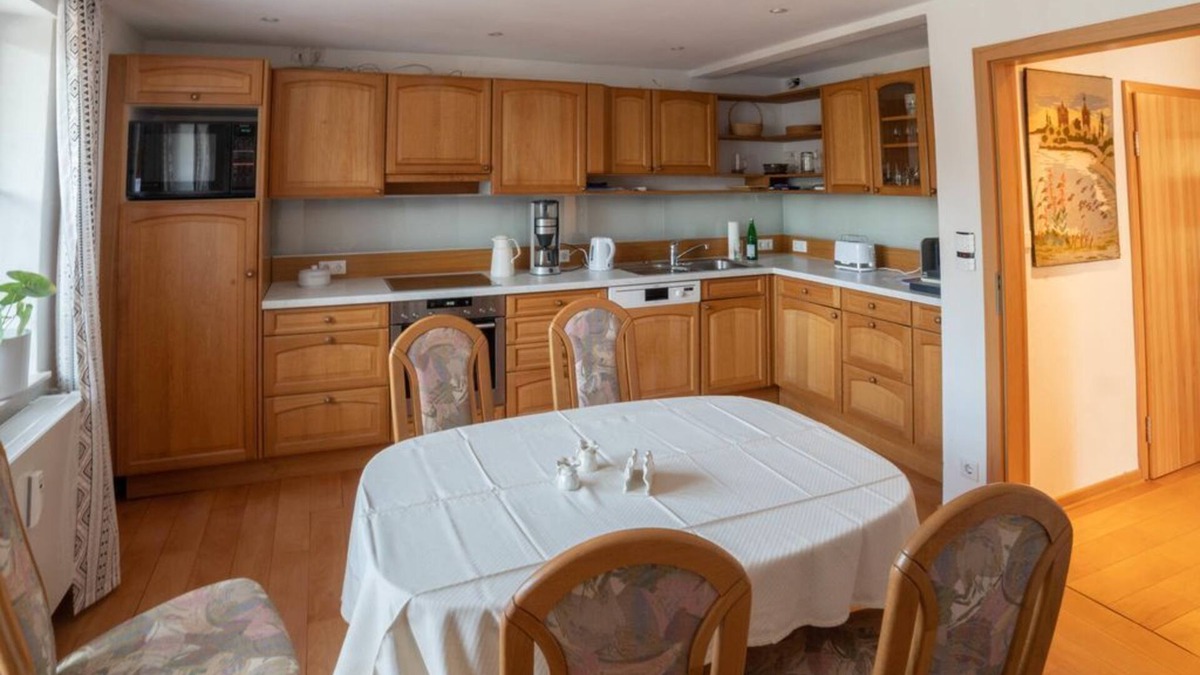 Neuenheerse Apartment | Apartment/apartment, shower and bath, WC, balcony - Ferienwohnung Am Waldrand