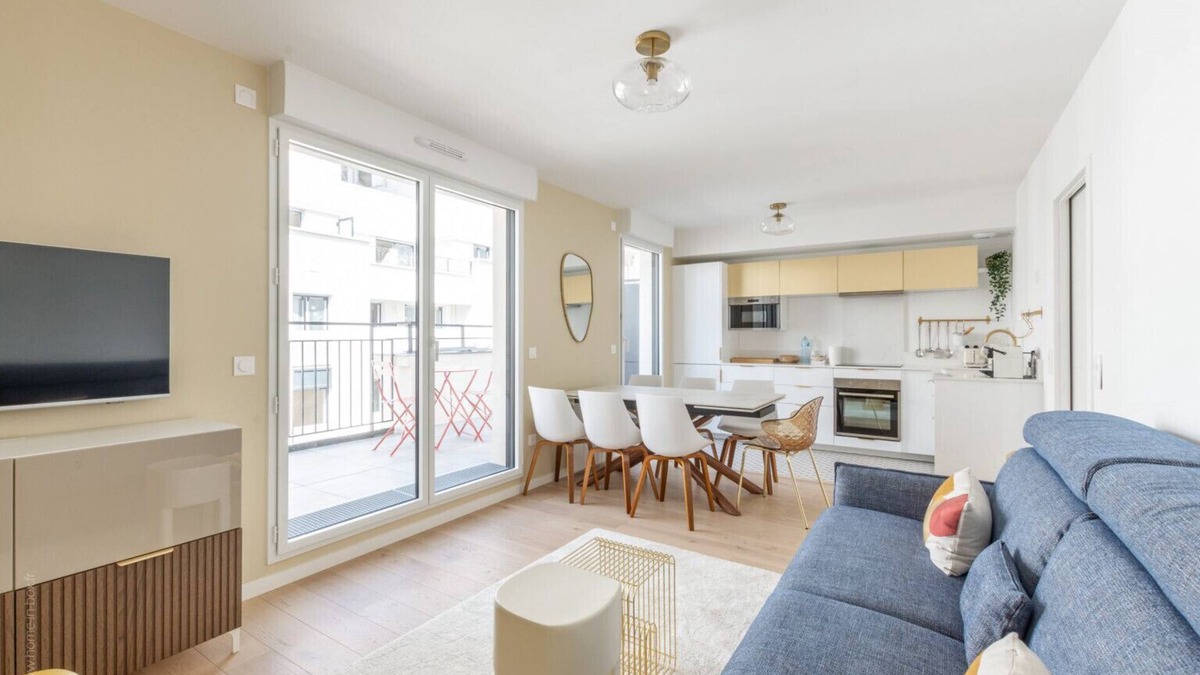 Chessy Apartment | Apartment-Apartment-Ensuite with Bath-Terrace-La Bella Vita By Plaza