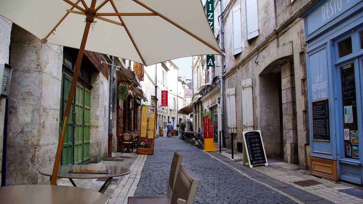 Angouleme Apartment | Apartment-Apartment-Wet room-City view-T2