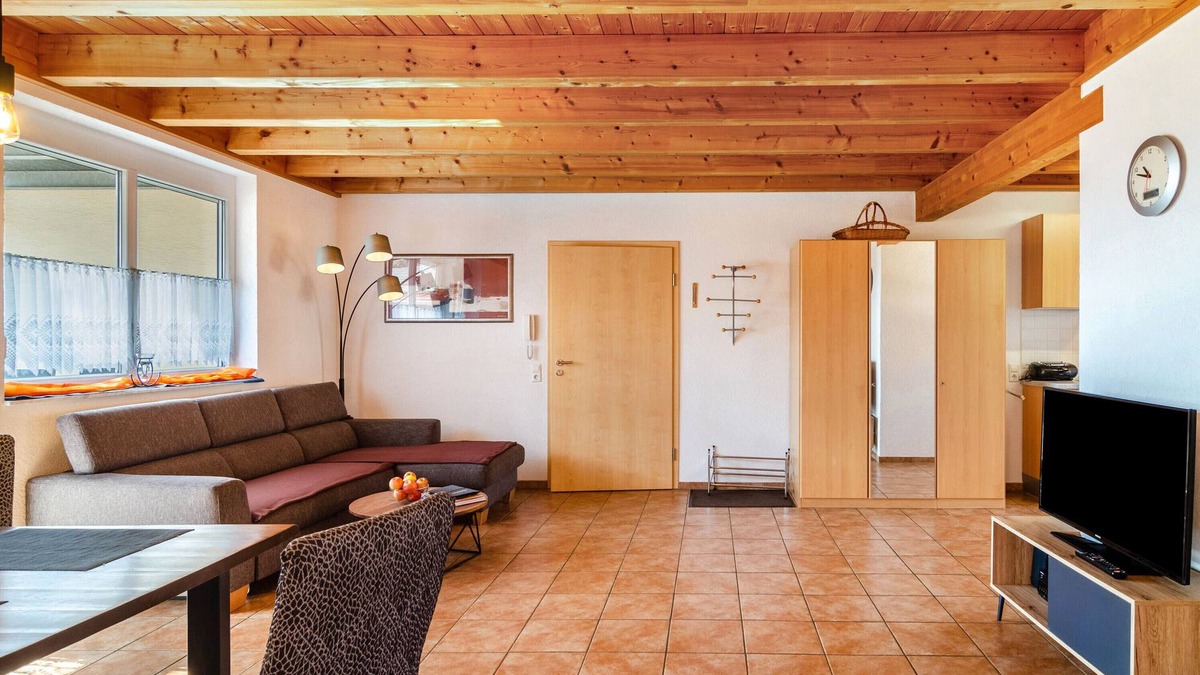 Stockach Apartment | Apartment 'Apfelschnitz' with Shared Garden, Balcony and Wi-Fi