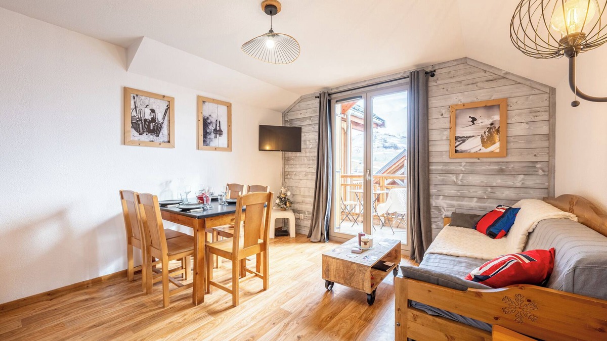 Albiez-le-Vieux Apartment | Apartment "Appartement Atlas" with Mountain View, Balcony and Wi-Fi