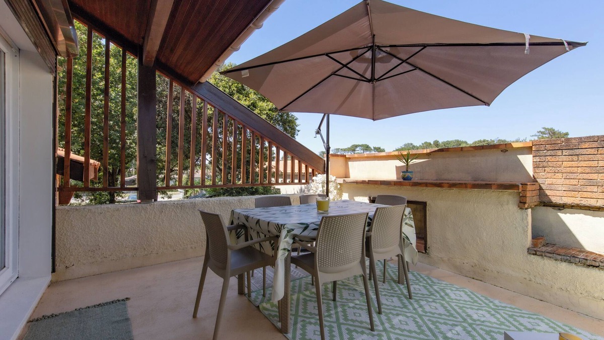 Soulac-sur-Mer Apartment | Apartment 'Appartement Soulac' with Private Terrace, Private Garden and Wi-Fi