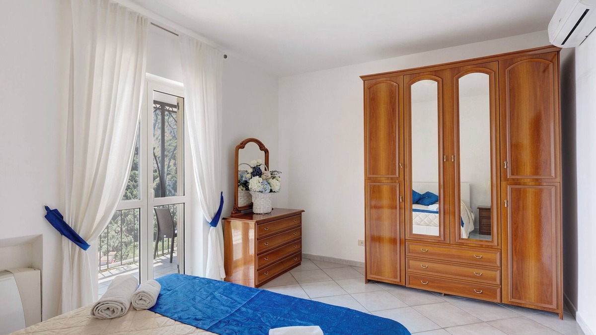 Nerano Apartment | Apartment 'Appartamento Amalfi' with Sea View, Wi-Fi and Air Conditioning