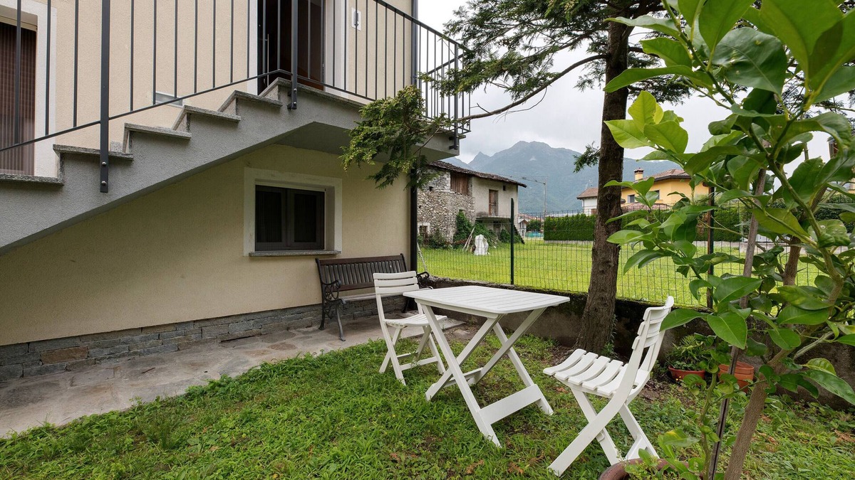 Prata Camportaccio Apartment | Apartment 'Appartamento' with Mountain View, Wi-Fi and Air Conditioning