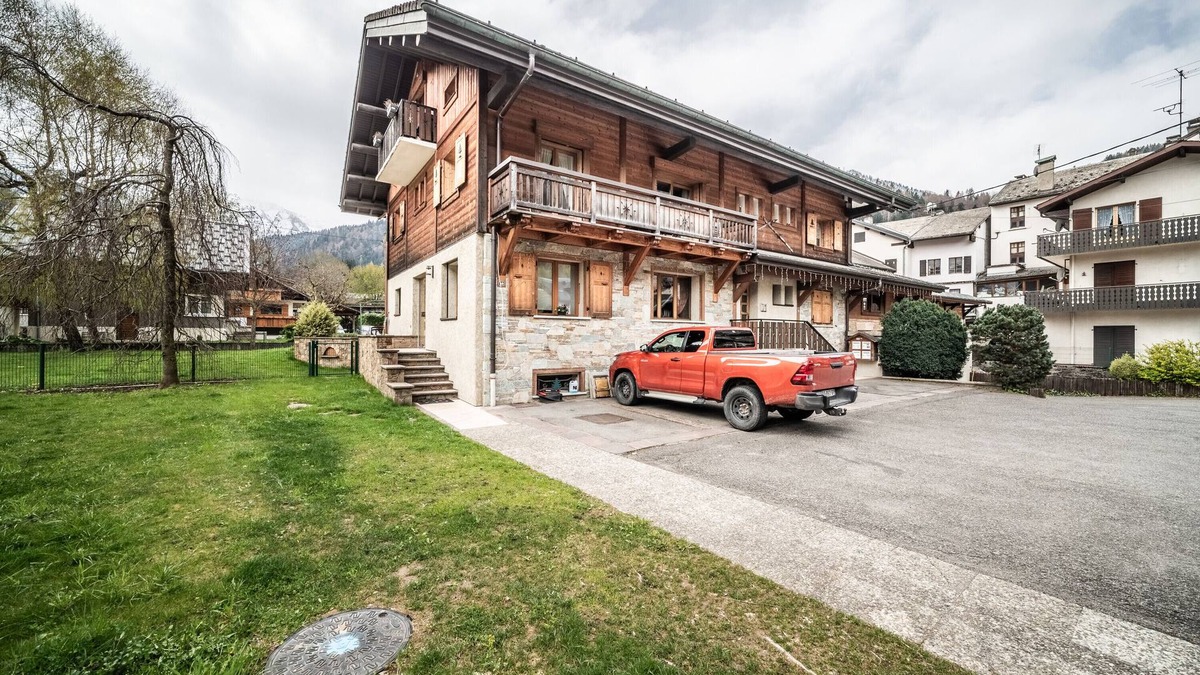 Abondance Apartment | Apartment 'Appartement Chalet - Le Fêni' with Mountain View, Balcony and Wi-Fi