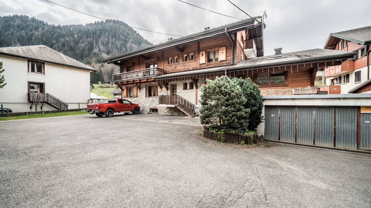 Abondance Apartment | Apartment 'Appartement Chalet - Le Vnipi' with Mountain View, Balcony and Wi-Fi