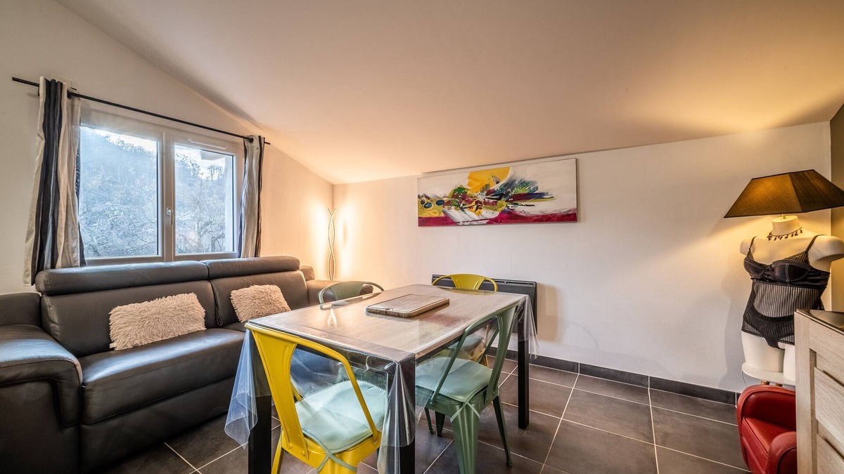 Allinges Apartment | Apartment 'Appartement Coté Montagne' with mountain view, air conditioning