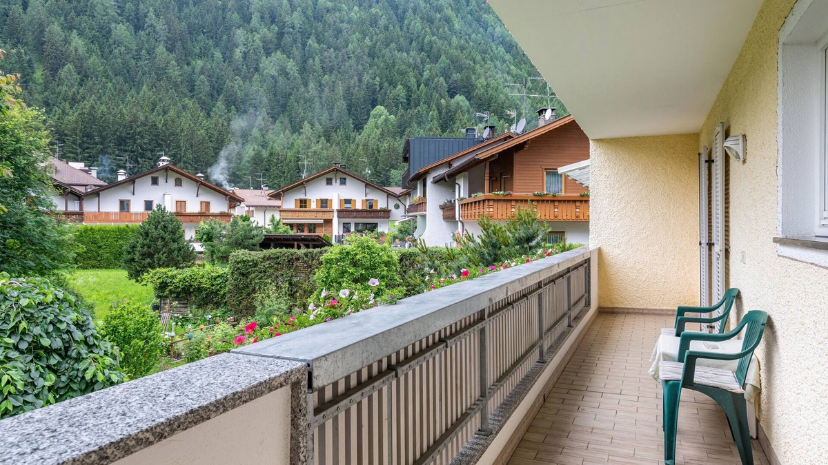 Villa Ottone Apartment | Apartment 'Appartment 3' with Mountain View, Shared Garden and Wi-Fi