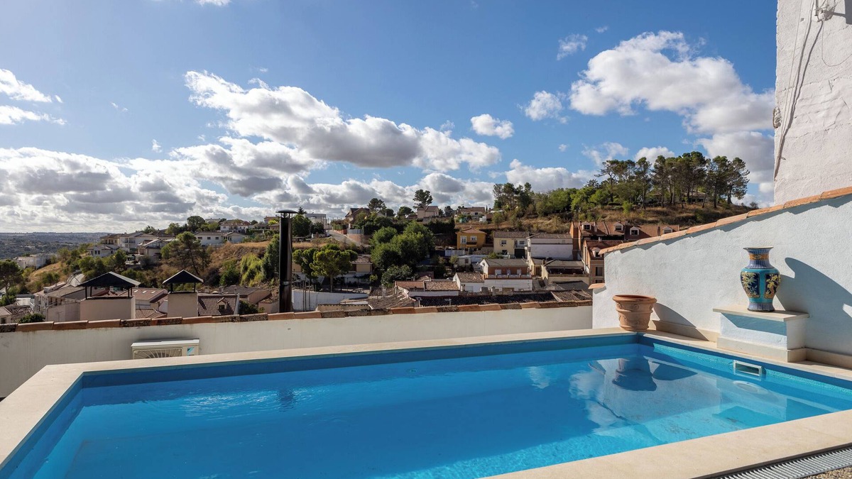 Valdelaguna Apartment | Apartment 'Apto Rural La Buganvilla' with Mountain View, Wi-Fi and Air Conditioning