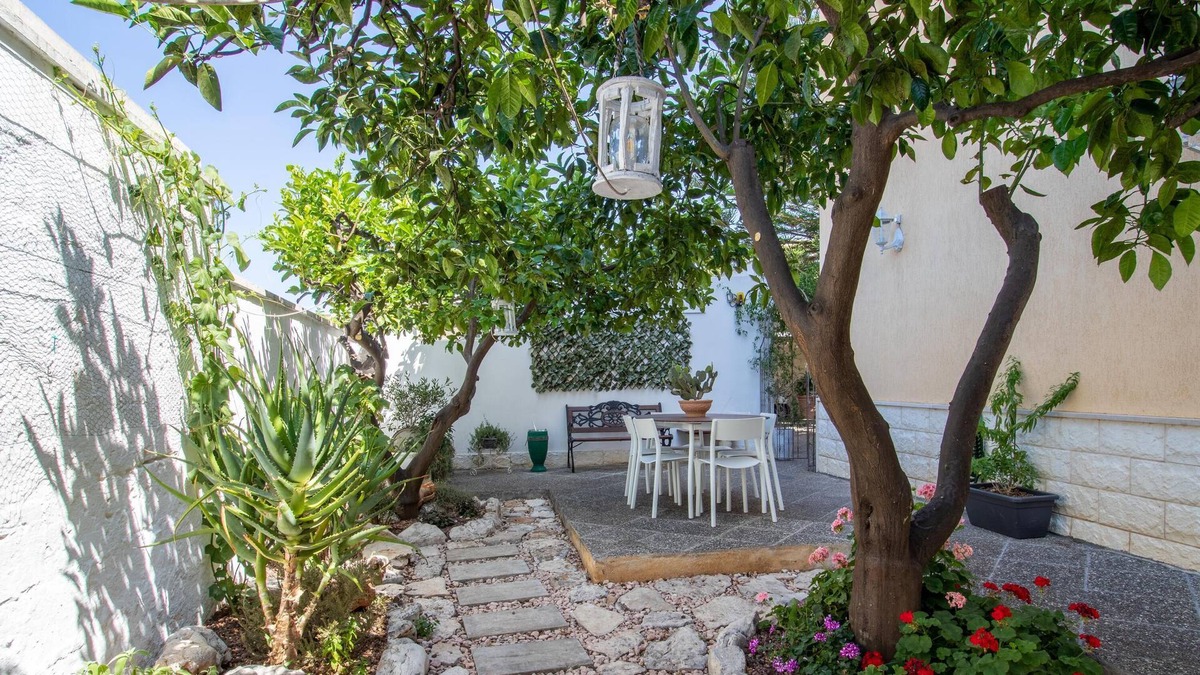 Montalbano Apartment | Apartment Araucaria Guest House with Shared Garden & Wi-Fi