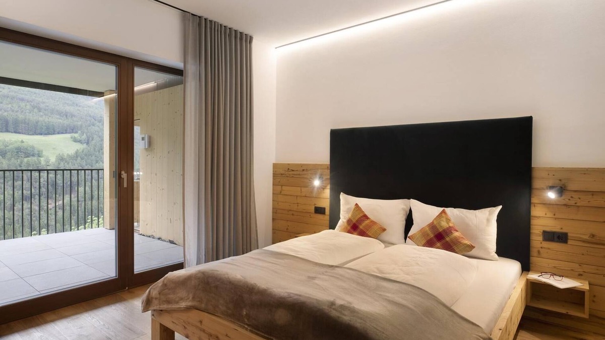 Campo Tures Apartment | Apartment "Archehof Hochzirm Lodge Johanna" with Mountain View, Sauna & Terrace