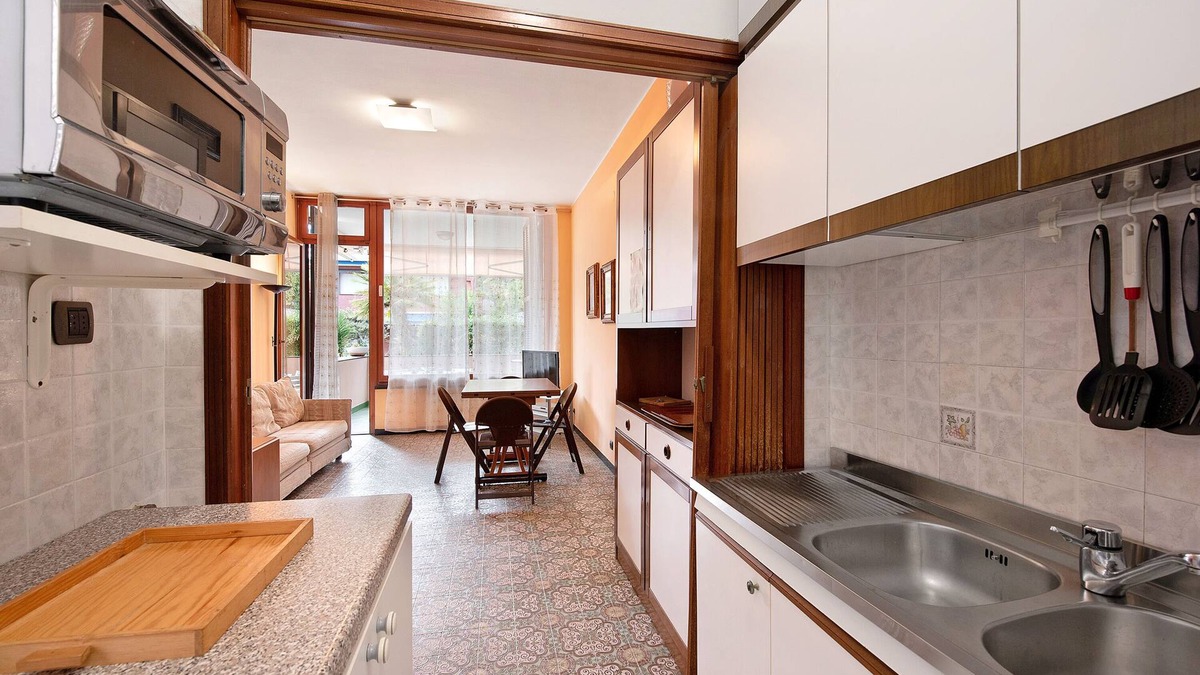 Arenzano Apartment | Apartment "Arenzano Pineta" with Covered Terrace, Balcony & Sea View