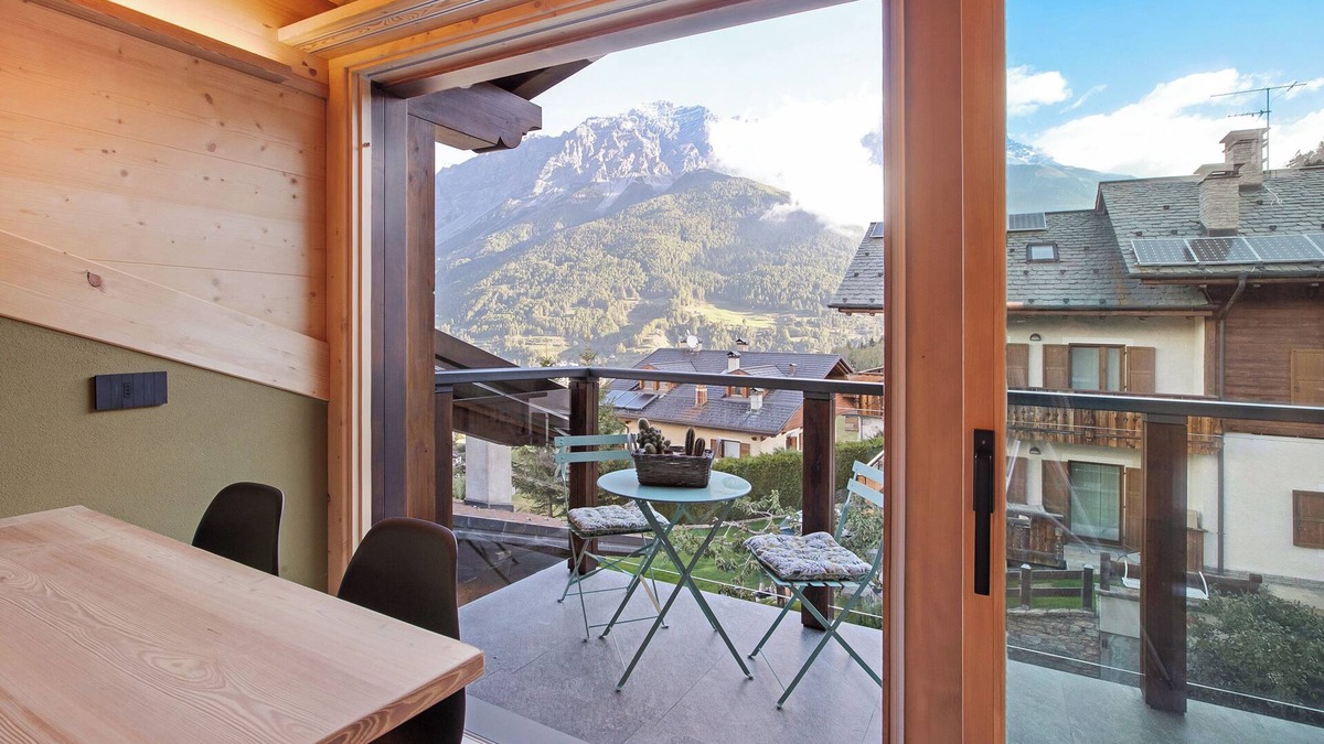 Valdisotto Apartment | Apartment "Aria di Casa Reit" with Mountain View, Shared Garden & Wi-Fi