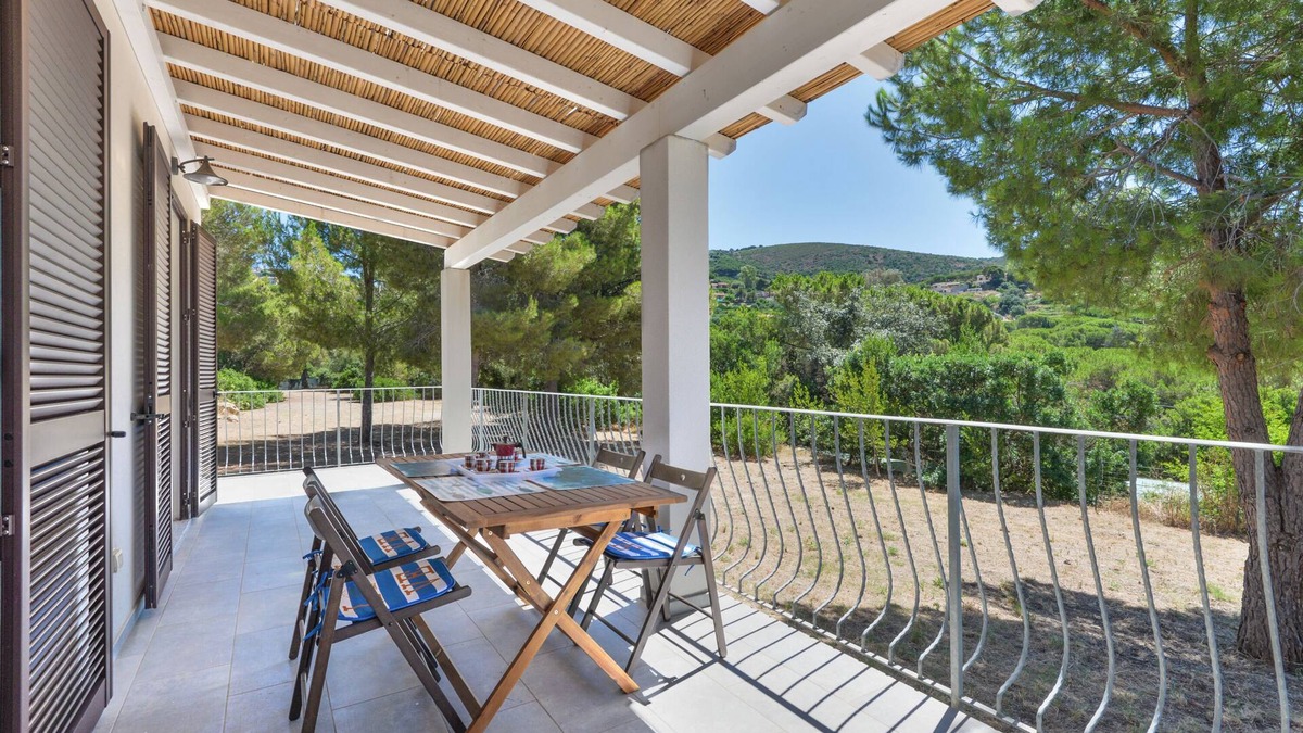 Madonna delle Grazie Apartment | Apartment 'Artistica 6' with Sea View, Shared Terrace and Air Conditioning