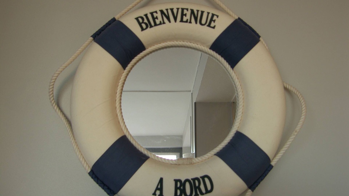Hotel-de-Ville Apartment | Apartment at the end of the Old Port