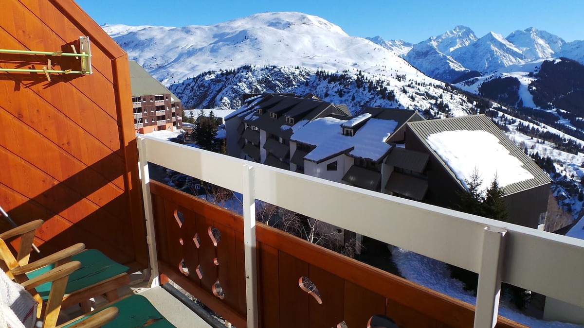 Eclose-Est Apartment | Apartment at the foot of the slopes with independent bedroom, mountain view