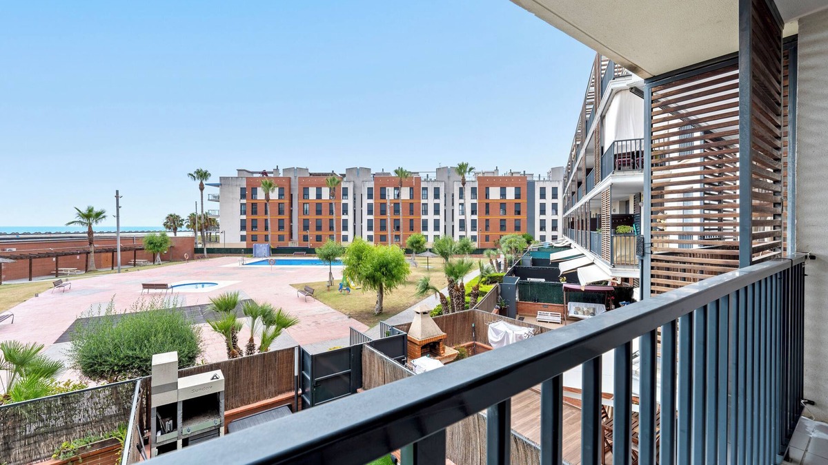 Cubelles Apartment | Apartment 'Ática Blue Sea' with Sea View, Wi-Fi and Air Conditioning