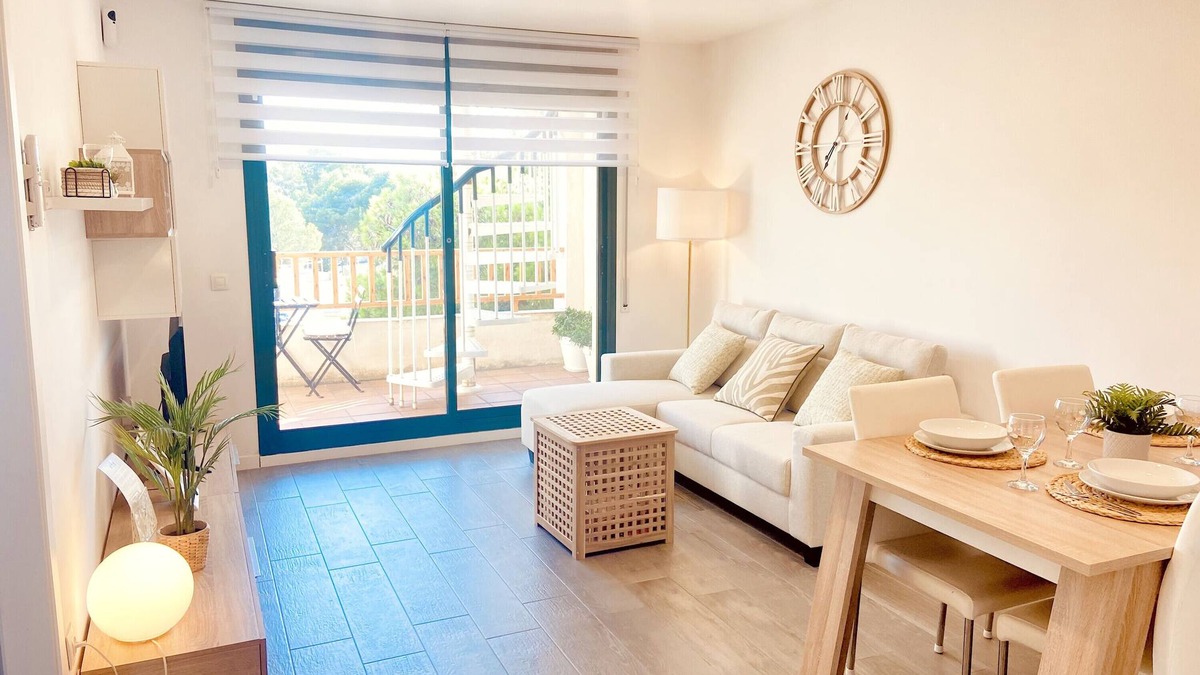 Miami Platja Apartment | Apartment 'Atico Solarium La Cala' with Sea View, Wi-Fi and Air Conditioning