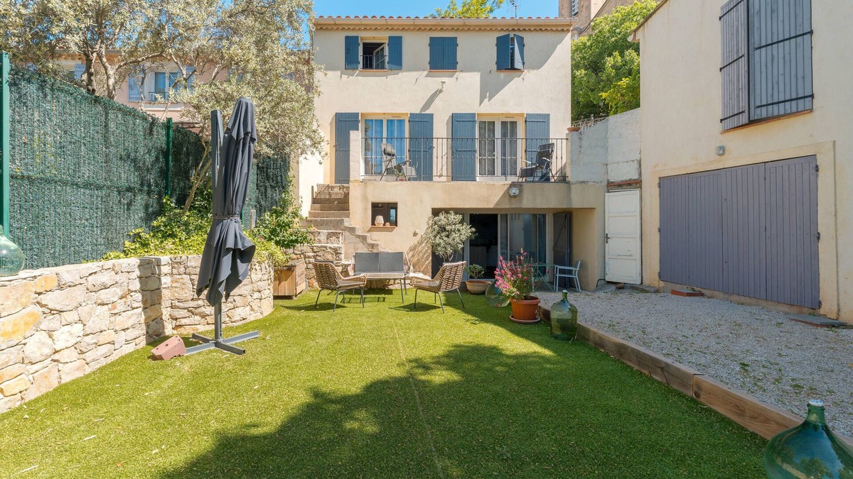 Puyloubier Apartment | Apartment 'Au Pied De La Sainte Victoire' with Private Terrace, Private Garden and Wi-Fi