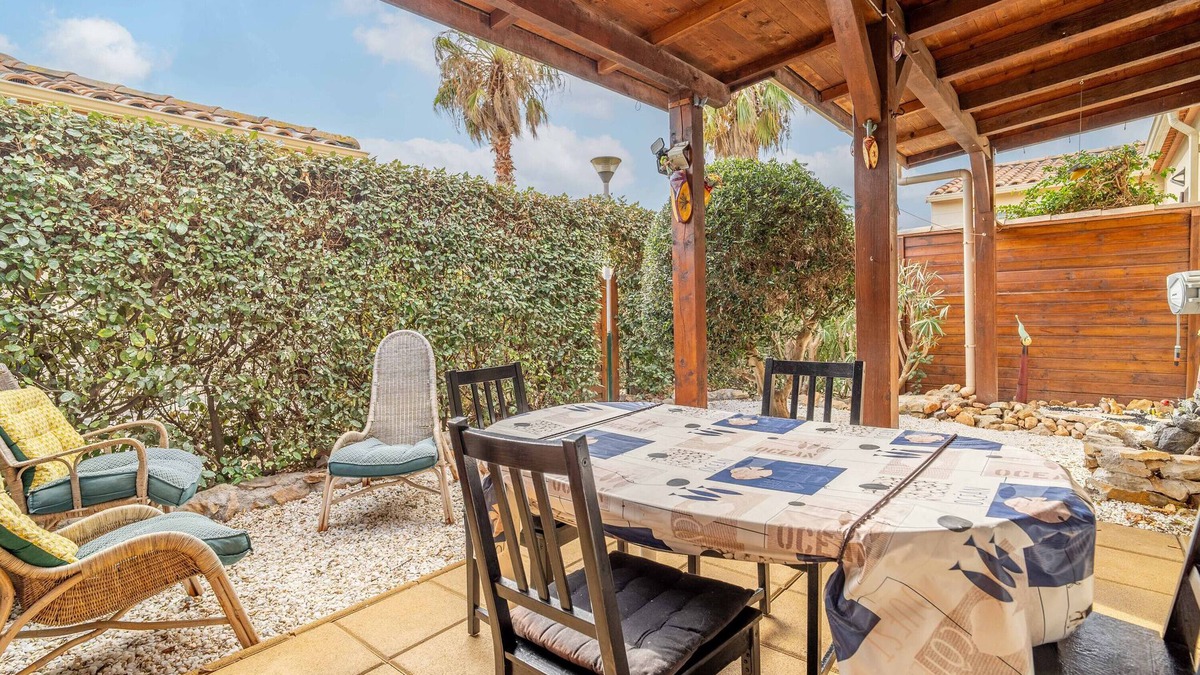 Narbonne-Plage Apartment | Apartment 'Avec Jardin Et Piscine' with Shared Pool, Private Terrace and Wi-Fi