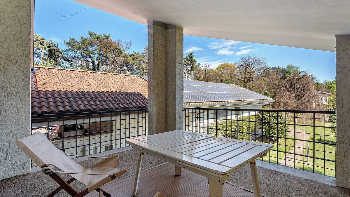 Induno Olona Apartment | Apartment "Azalea" with Mountain View, Shared Pool & Wi-Fi