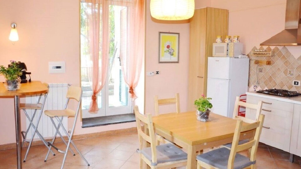 Ercolano Apartment | Apartment "B" in cottage with garden, parking and Wi-Fi