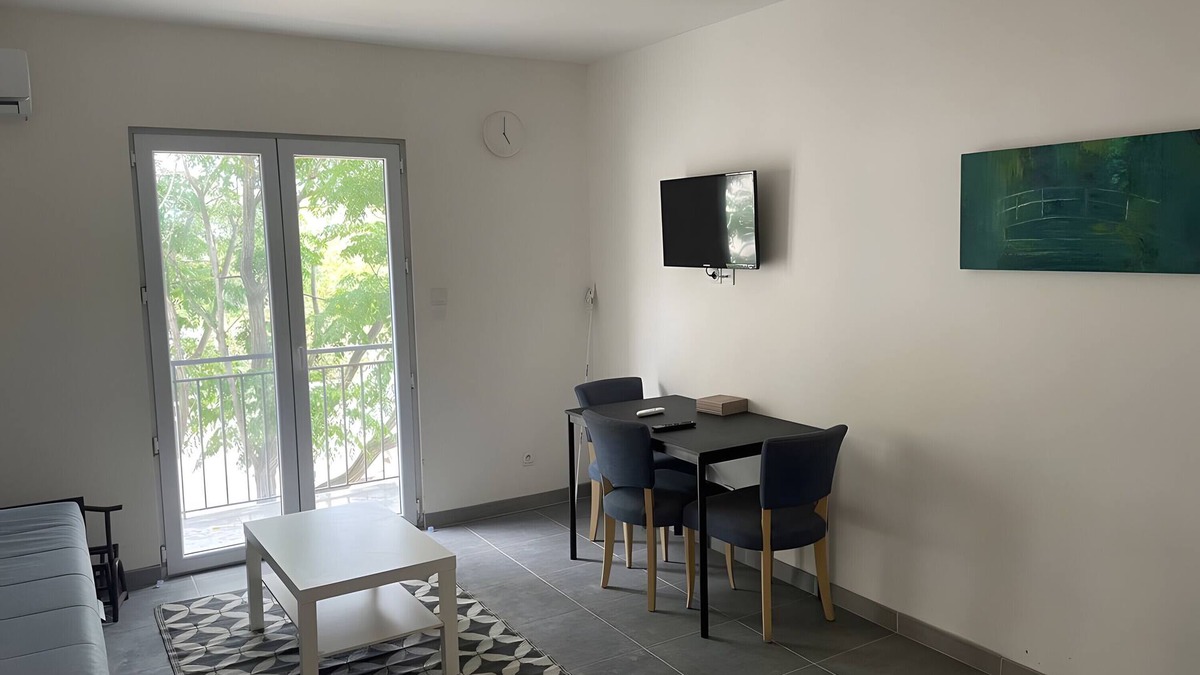 Poussan Apartment | Apartment 'B' with Private Terrace and Shared Garden