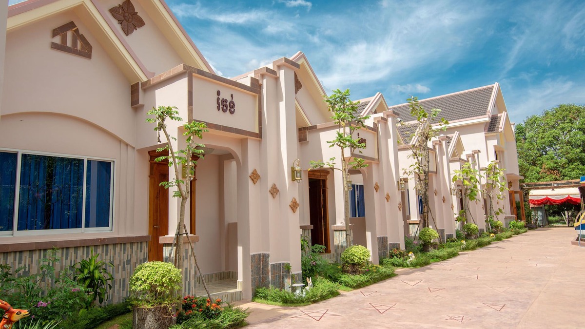 Sangkat Sla Kram Apartment | Apartment B with Swimming Pool - Champa Flower