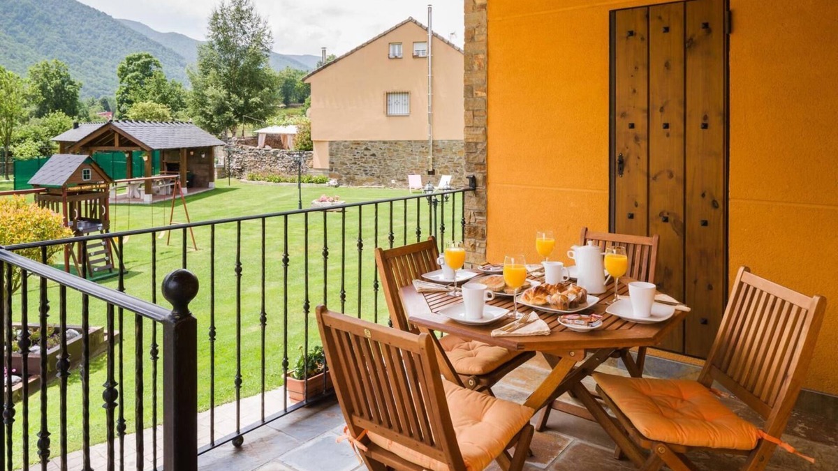 Caboalles de Abajo House | Apartment 'Balagar' with Mountain View, Shared Pool and Wi-Fi