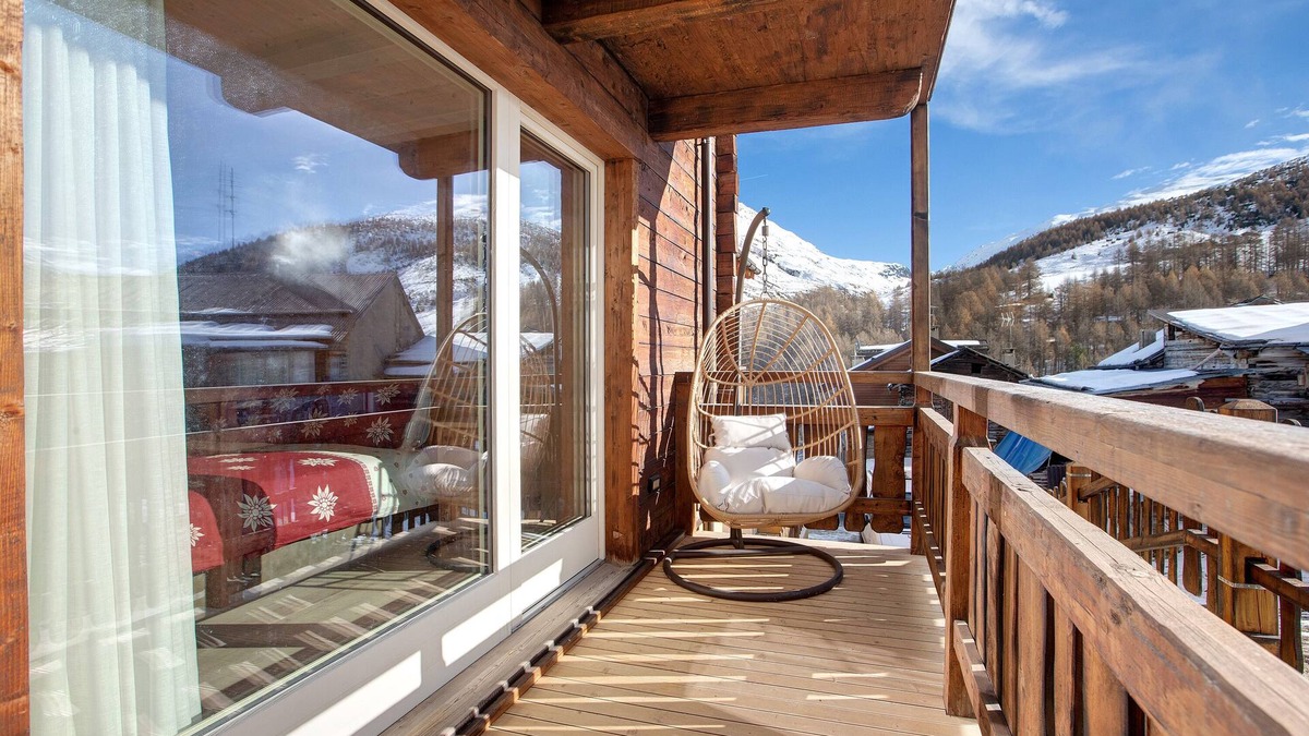 Trepalle Apartment | Apartment 'Bait Da Grachi' with Mountain View, Private Terrace and Wi-Fi