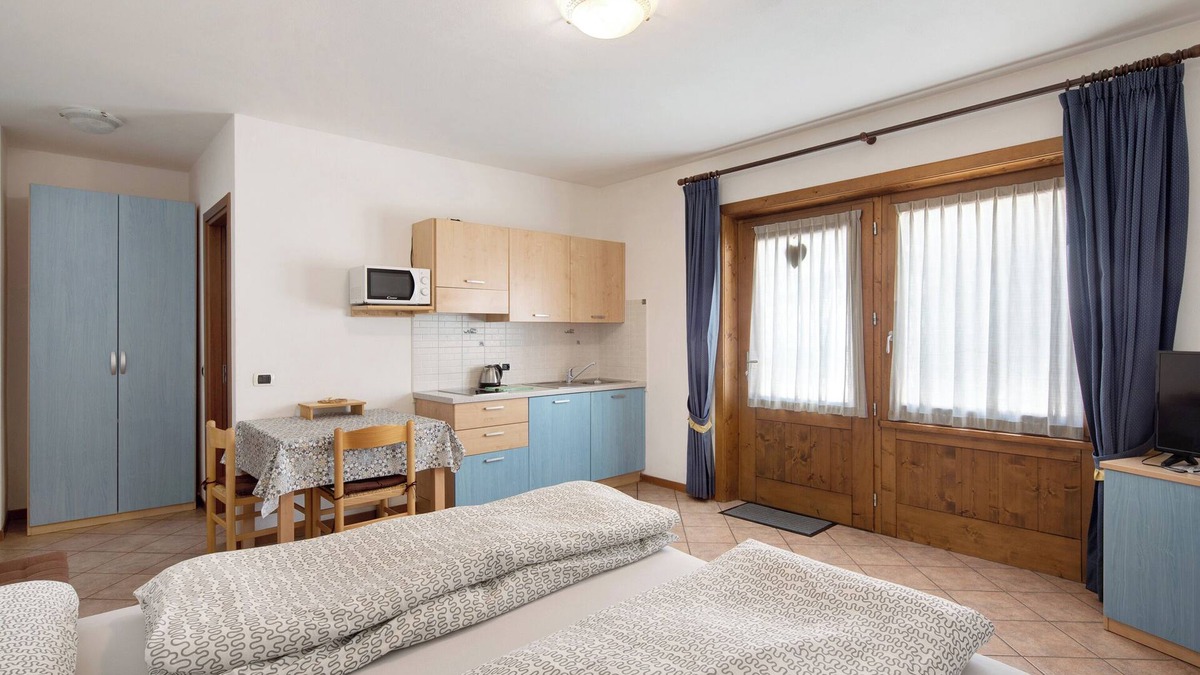 Trepalle Apartment | Apartment "Bait del Pont 52A" with Mountain View, Wi-Fi & Garden