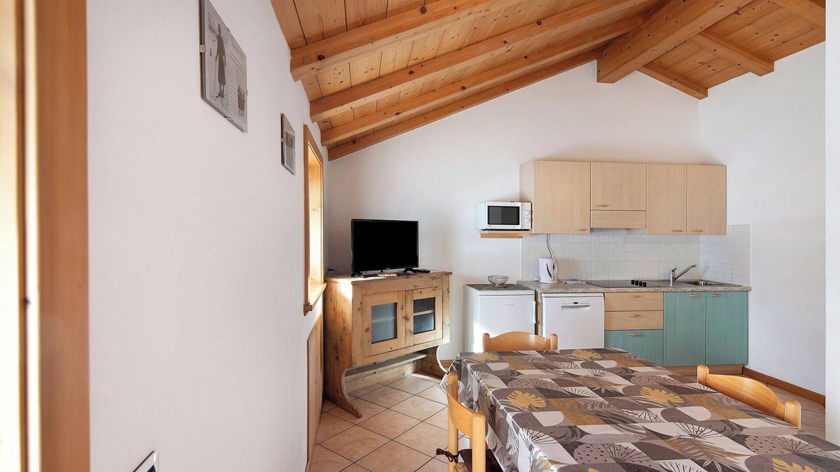 Trepalle Apartment | Apartment "Bait del Pont 51" with Mountain View, Wi-Fi & Garden