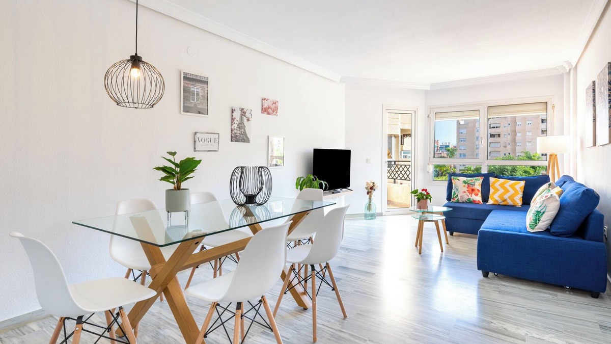 Torremolinos City Centre Apartment | Apartment "Barbarela Centro" with Balcony & Wi-Fi
