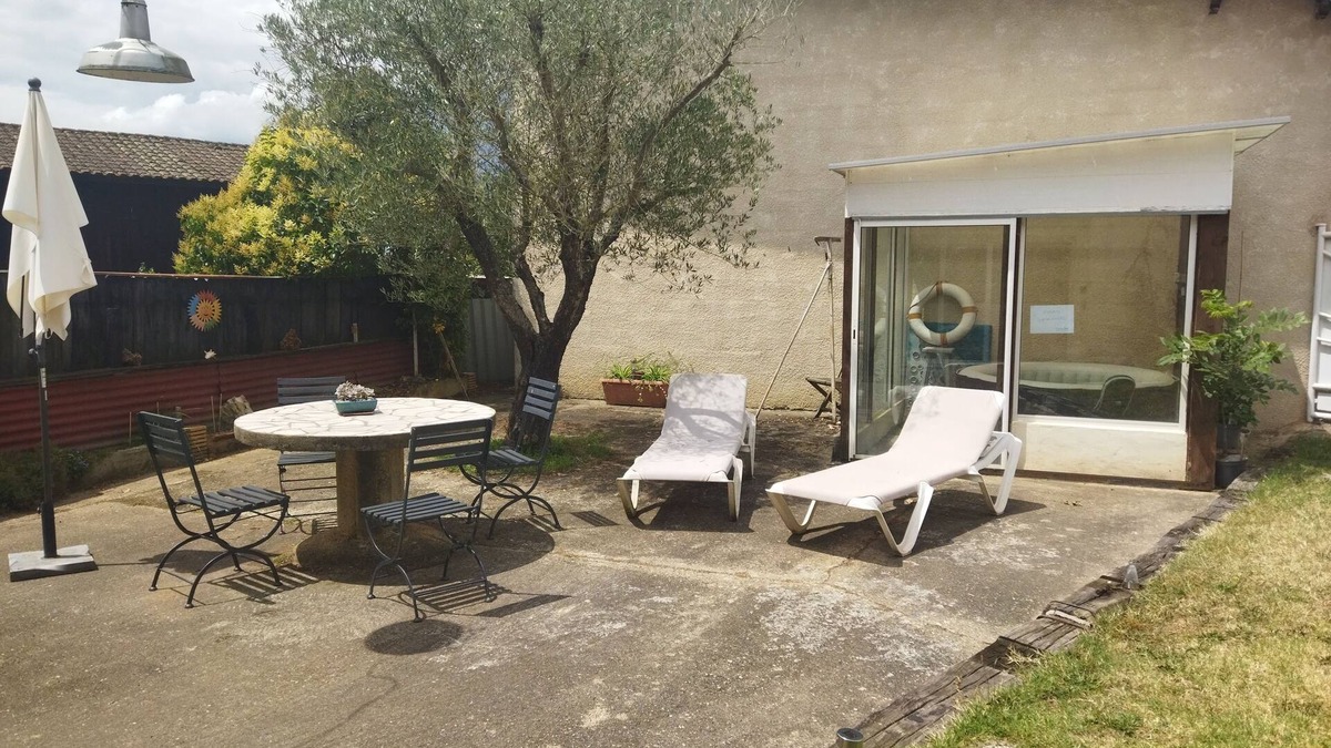Lamothe-Landerron Apartment | Apartment, bathroom, fitted kitchen, enclosed garden, secure parking