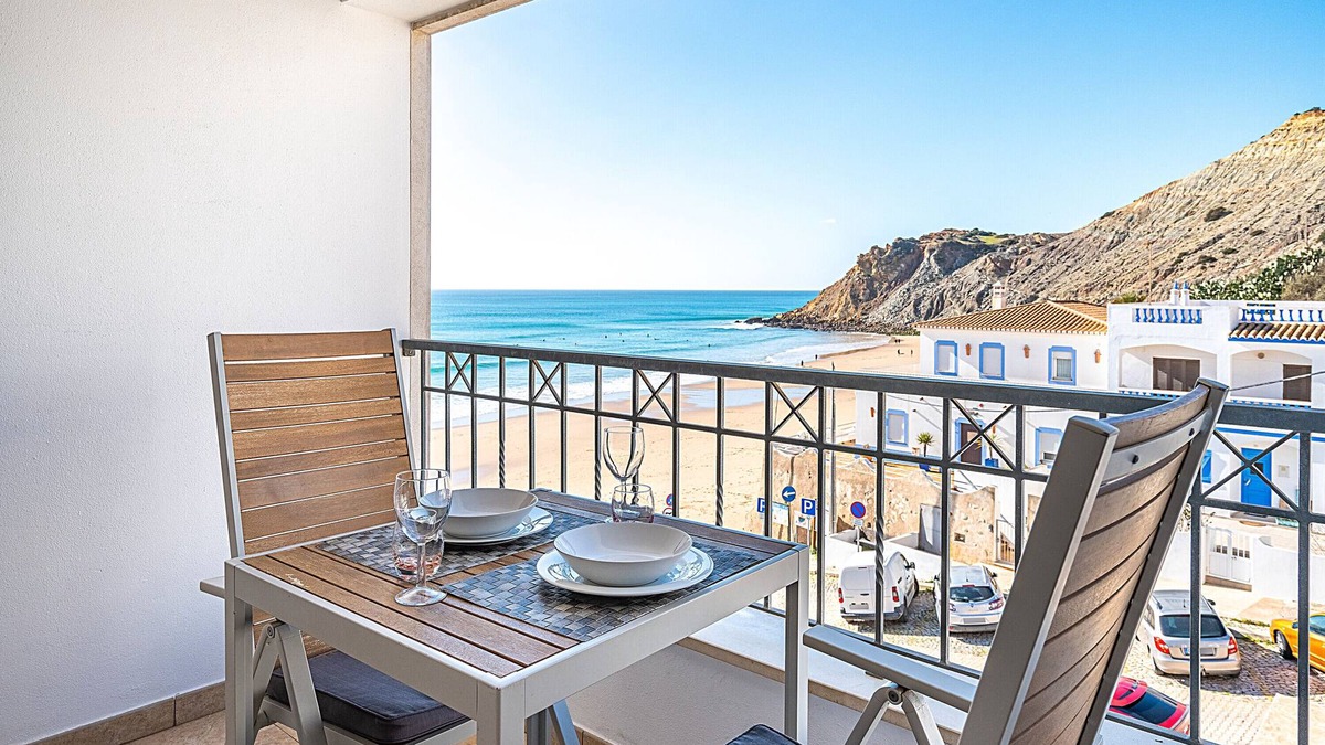 Burgau Apartment | Apartment 'Beach Apt 1' with Sea View, Wi-Fi and Air Conditioning